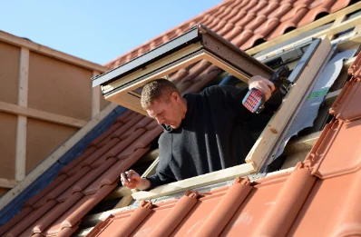 Pose de fenêtres de toit Velux à Orègue